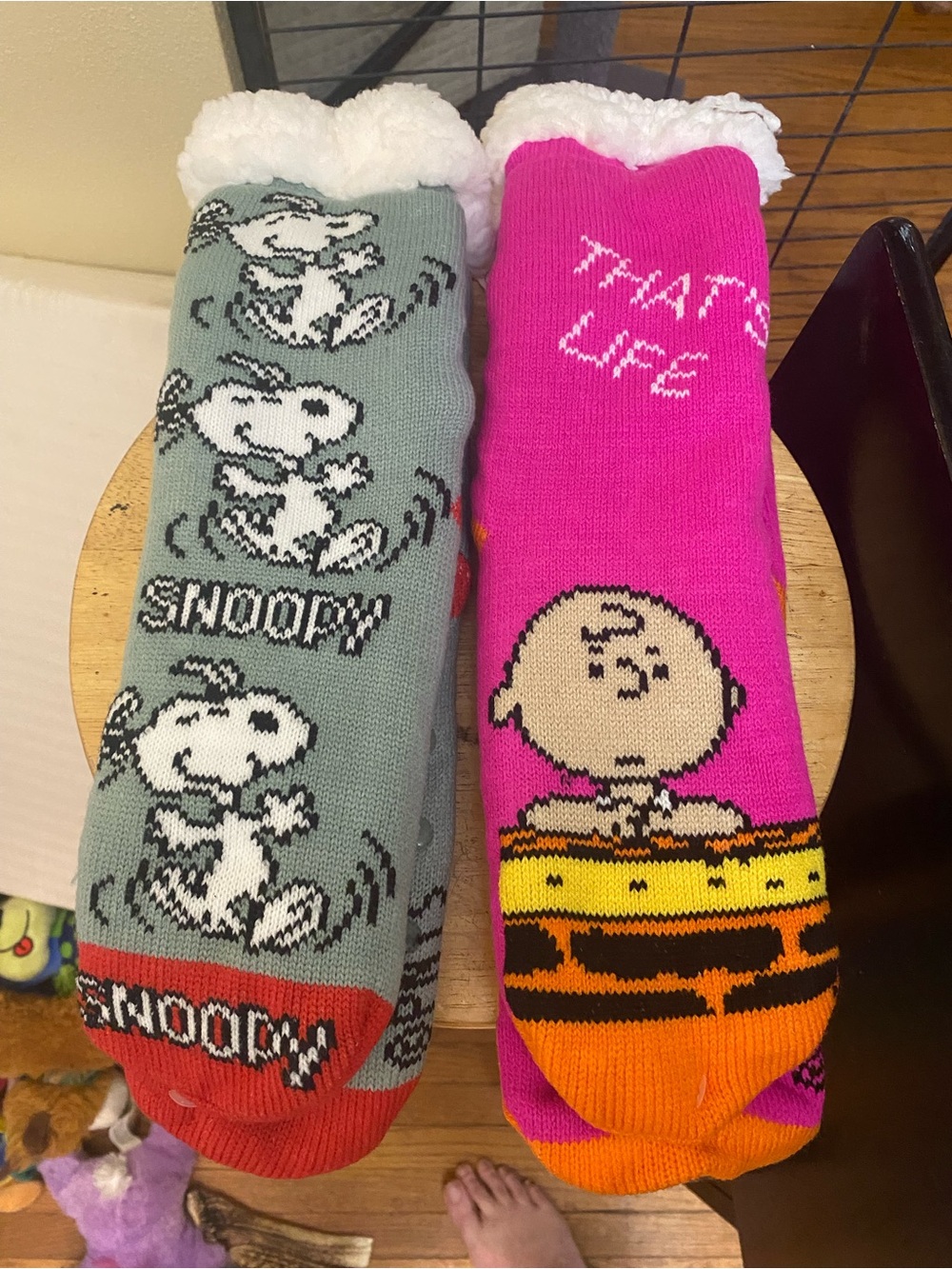 Peanuts Sherpa-Lined Snoopy Crew Socks - Sage Green & Black